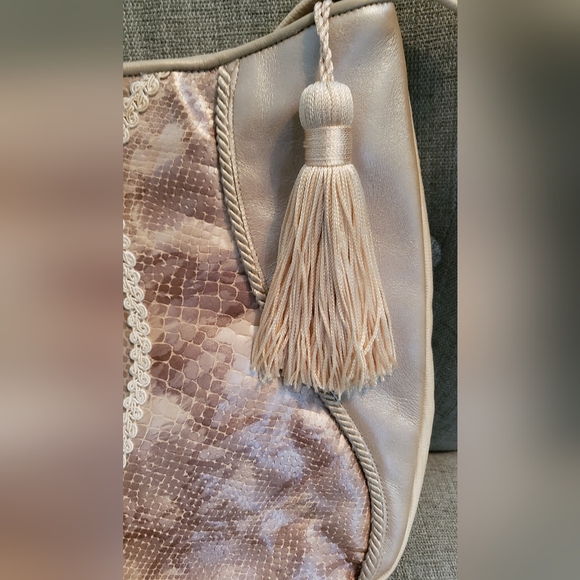 Sharif Cream and Gold Shoulder Bag with Tassel Detail - Picture 4 of 10